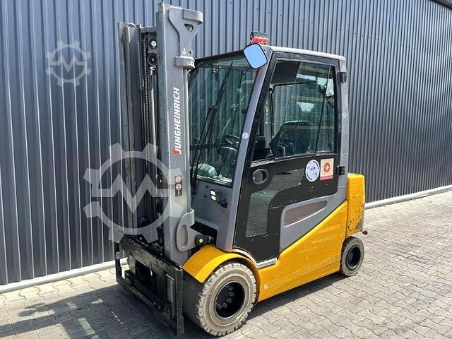 Electric 4-wheel forklift Jungheinrich EFGS30