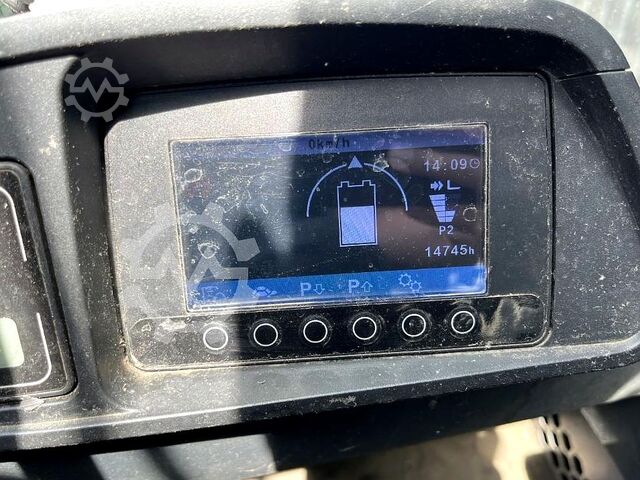 Electric 4-wheel forklift Jungheinrich EFGS30