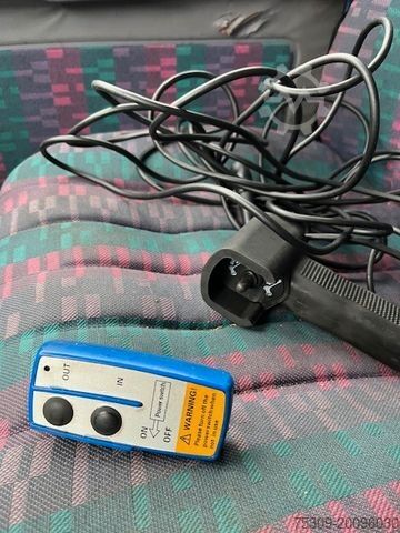 Abschleppwagen MERCEDES-BENZ 817 Abschlepper - 6 Gang - AHK - elek. Seilwinde