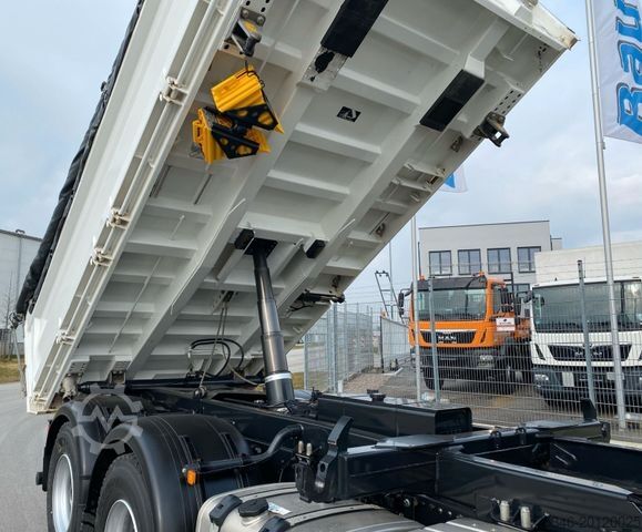 Tipper truck MAN TGS/26.520/6x4 BL/Bordmatik/Retarder/90to/35 tkm