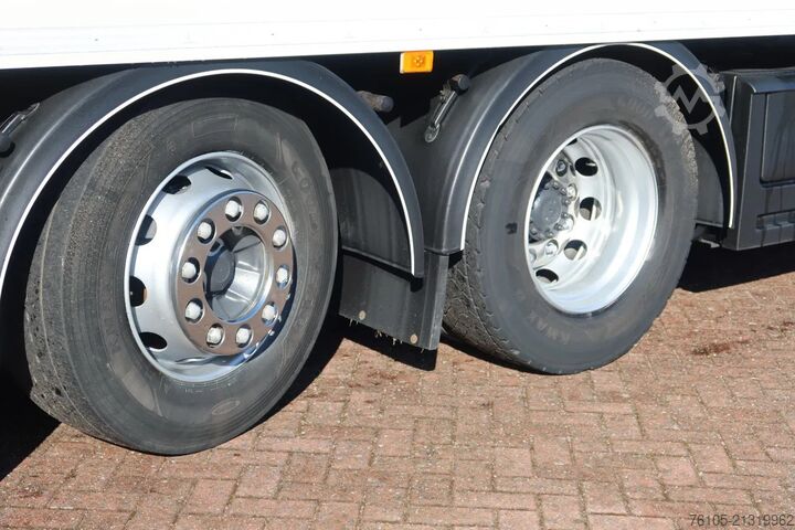 Box body Volvo FM Volvo FM 420 6x2 Stuur-As L.Z.V uitvoering