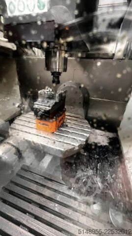 Vertical machining center HAAS UMC 750