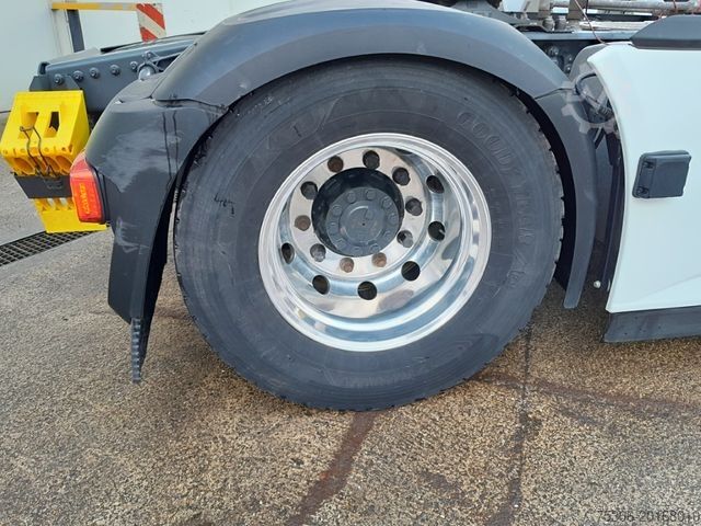 Standard tractor unit DAF FT XG+ 530