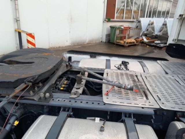 Standard tractor unit DAF FT XG+ 530