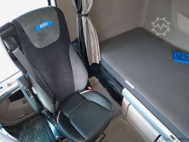 Standard tractor unit DAF FT XG+ 530