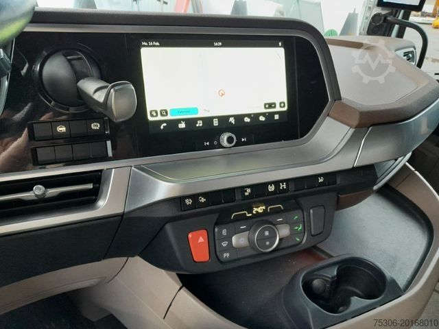 Standard tractor unit DAF FT XG+ 530