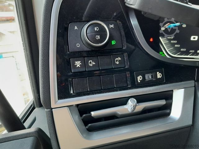 Standard tractor unit DAF FT XG+ 530