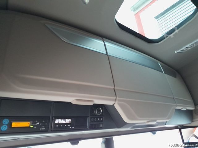 Standard tractor unit DAF FT XG+ 530