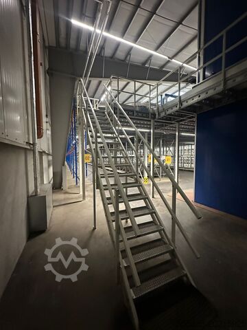 Lagerbühne Lagerbühne ca. 1.390 m² 