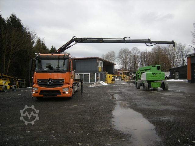 Flatbed truck MERCEDES-BENZ ACTROS 1830, Pritsche mit Kran HIAB X-HIDUO 092B
