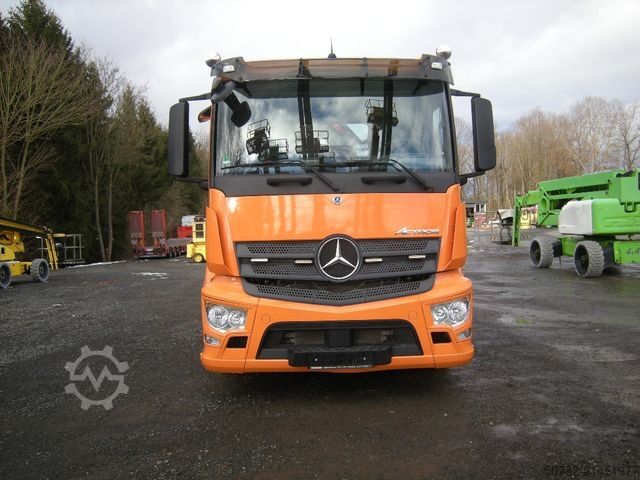 Flatbed truck MERCEDES-BENZ ACTROS 1830, Pritsche mit Kran HIAB X-HIDUO 092B