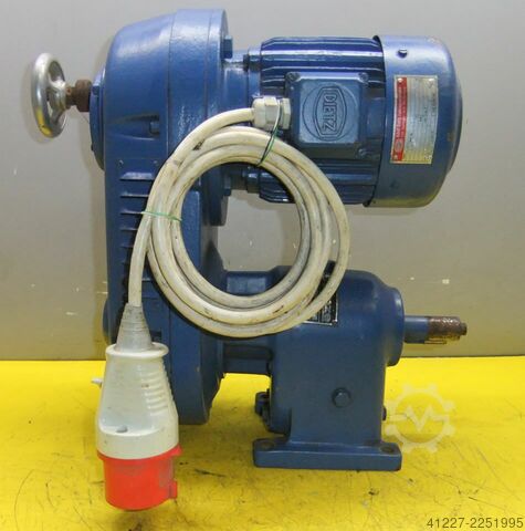 Regelbarer Getriebemotor 0,75 kW 12-67 U/min Lenze 155-ZNA0-80-4