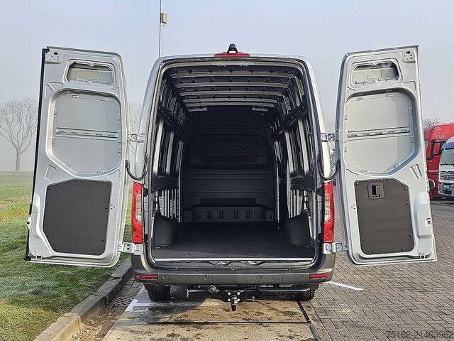 High-roof van MERCEDES-BENZ ESPRINTER 320