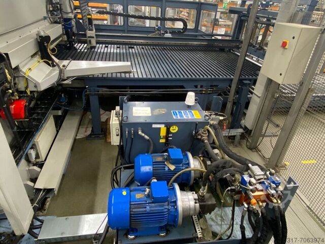 Punching & bending machine Salvagnini S4 P4 mit umfangreichem Zubehör