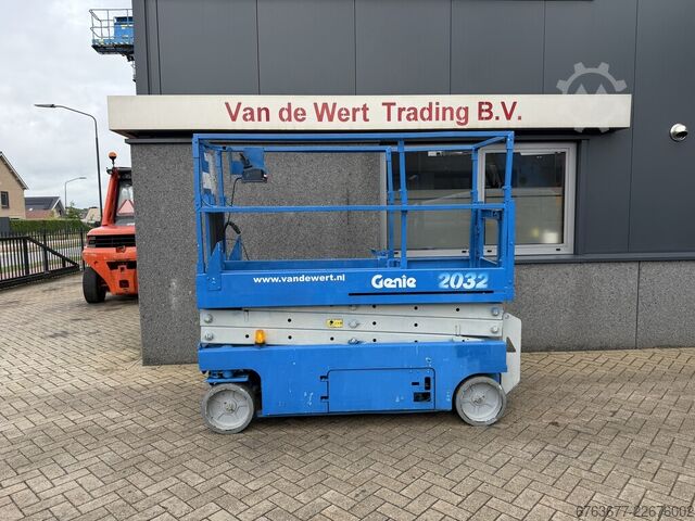 Genie GS-2032 scissor lift, scissor work platform, 2005 operating hours, 8 m working height GENIE GS-2032 schaarlift schaar hoogwerker 2005uur 8mtr werkhoogte