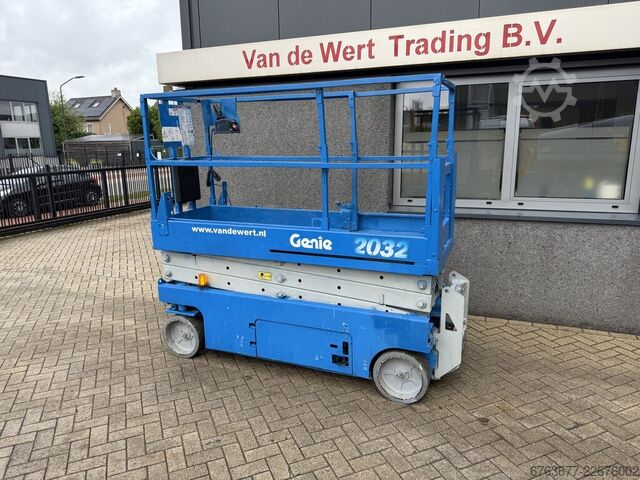 Genie GS-2032 scissor lift, scissor work platform, 2005 operating hours, 8 m working height GENIE GS-2032 schaarlift schaar hoogwerker 2005uur 8mtr werkhoogte