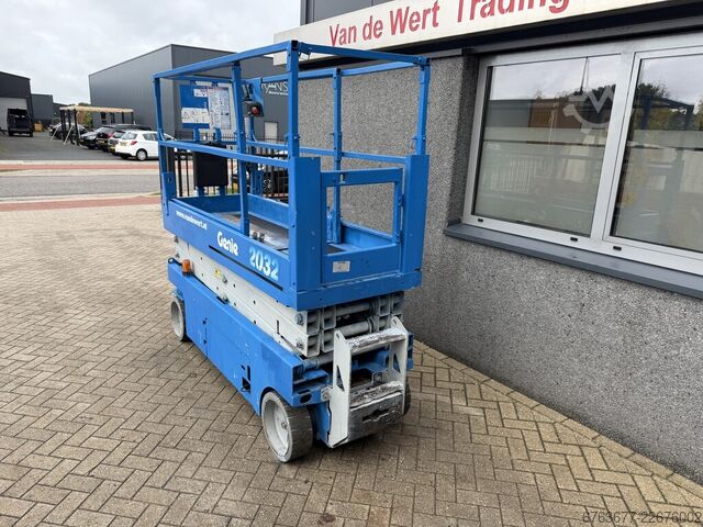 Genie GS-2032 scissor lift, scissor work platform, 2005 operating hours, 8 m working height GENIE GS-2032 schaarlift schaar hoogwerker 2005uur 8mtr werkhoogte