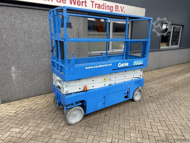 Genie GS-2032 scissor lift, scissor work platform, 2005 operating hours, 8 m working height GENIE GS-2032 schaarlift schaar hoogwerker 2005uur 8mtr werkhoogte