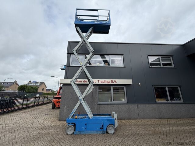 Genie GS-2032 scissor lift, scissor work platform, 2005 operating hours, 8 m working height GENIE GS-2032 schaarlift schaar hoogwerker 2005uur 8mtr werkhoogte