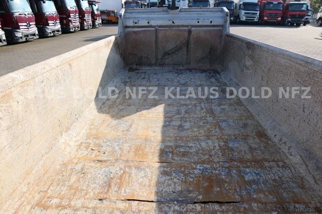 Roll-off tipper truck  Abrollcontainer Wechselaufbau Abrollkipper