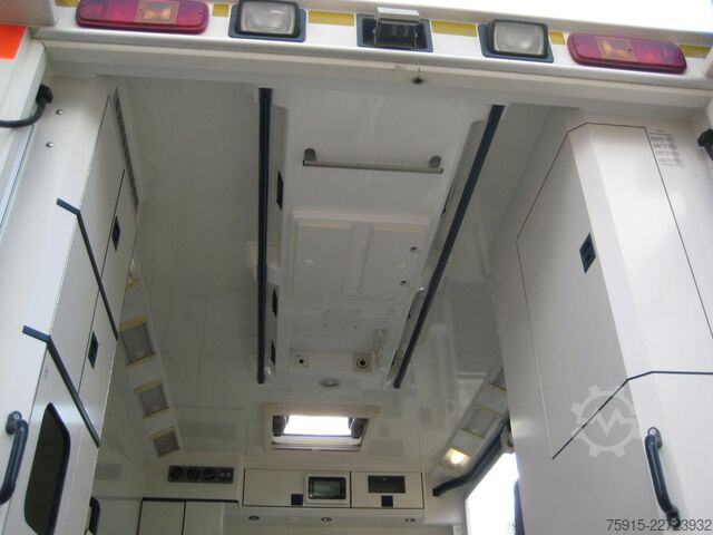 Feuerwehrfahrzeug MERCEDES-BENZ 515CDI Sprinter WAS RTW Allrad 4x4 *TÜV 08/2027*