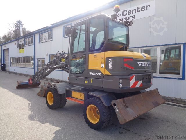 Mobilbagger VOLVO EW60E Powertilt + Löffelpaket Klima