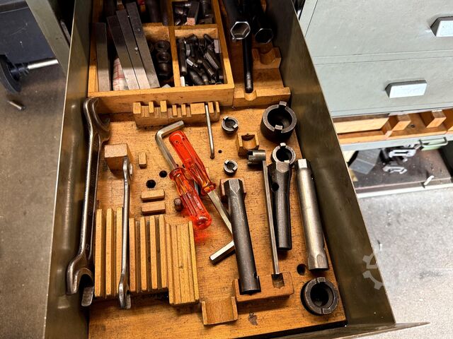 Werkzeugschrank mit Inhalt Workshop Drawer Cabinet with Contents