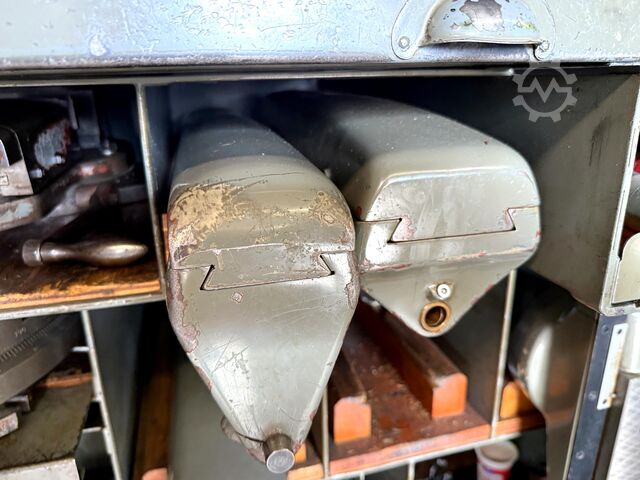 Werkstattschrank mit Inhalt Workshop Cabinet with contents