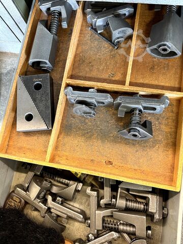 Werkstattschubladenschränke mit Inhalt Workshop Drawer Cabinets with Contents