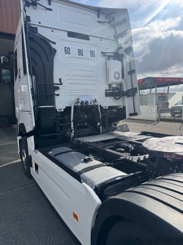 Standard tractor unit Renault T 520