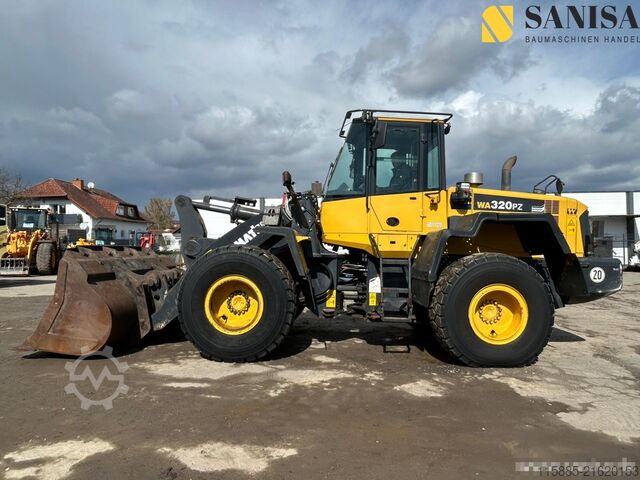 Radlader Komatsu WA 320PZ-6/Schaufel/SW/Motor qualmt
