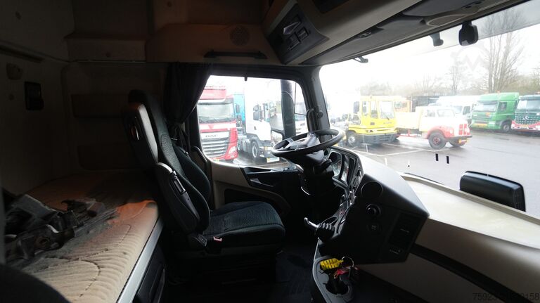 Standard-SZM Mercedes-Benz Actros 1942 tractor unit with broken engine