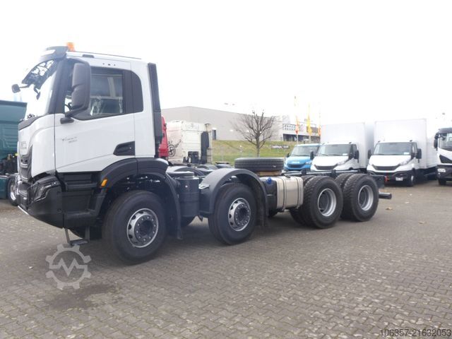 LKW-Fahrgestell IVECO T-Way AD410T54 8X4 Radstand.4250mm 2-Stück