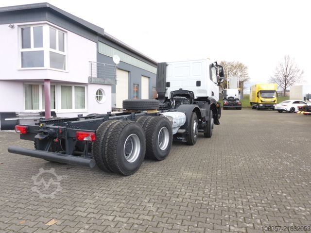 LKW-Fahrgestell IVECO T-Way AD410T54 8X4 Radstand.4250mm 2-Stück