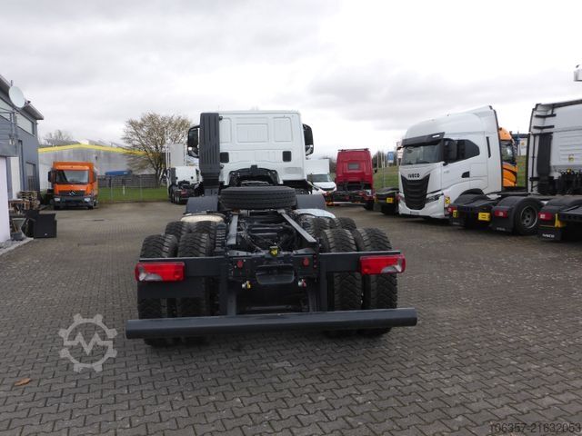LKW-Fahrgestell IVECO T-Way AD410T54 8X4 Radstand.4250mm 2-Stück