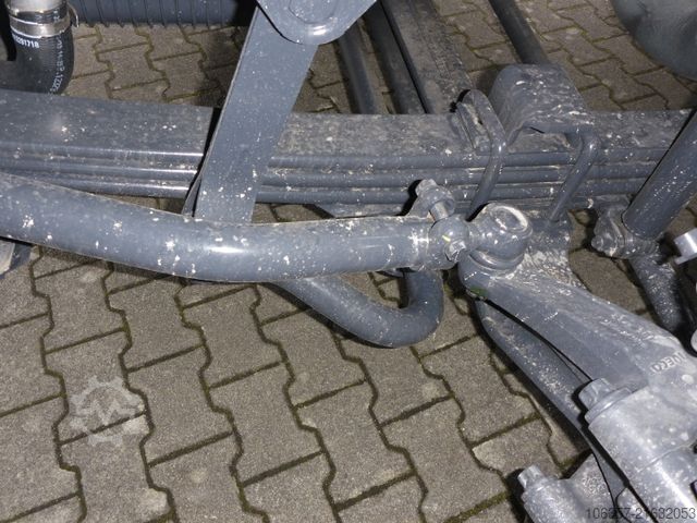 LKW-Fahrgestell IVECO T-Way AD410T54 8X4 Radstand.4250mm 2-Stück