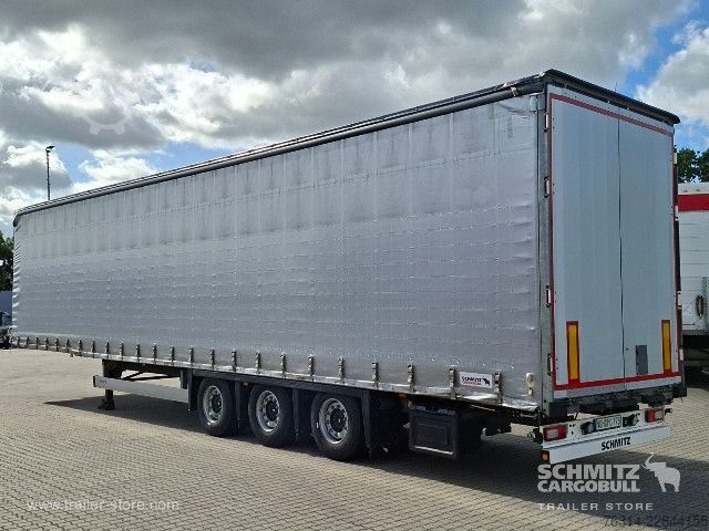 Auflieger mit Pritsche & Plane Schmitz Cargobull Curtainsider Mega Getränke