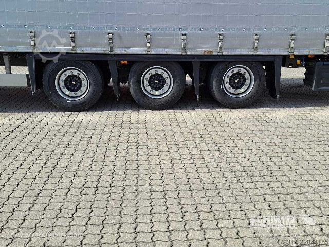 Auflieger mit Pritsche & Plane Schmitz Cargobull Curtainsider Mega Getränke