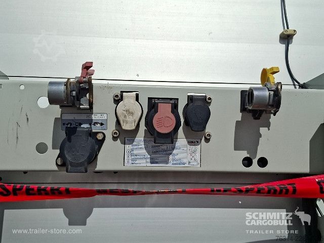 Auflieger mit Pritsche & Plane Schmitz Cargobull Curtainsider Mega Getränke