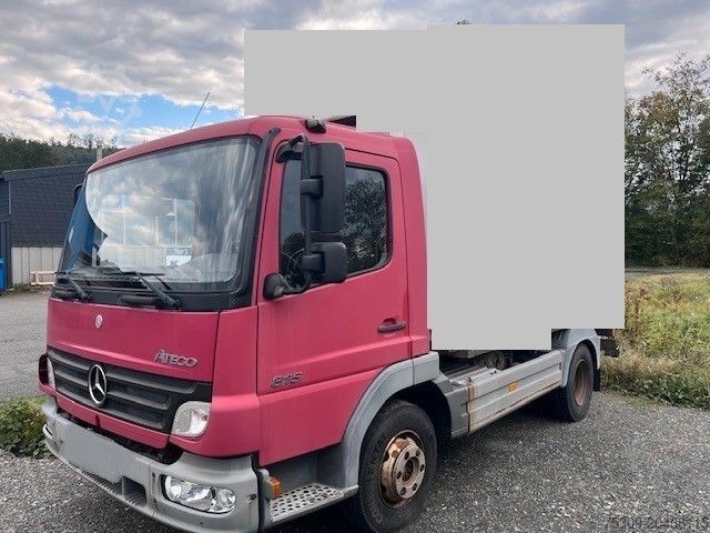 Transporter Fahrgestell MERCEDES-BENZ 815 Fahrgestell mit AHK - TÜV NEU -