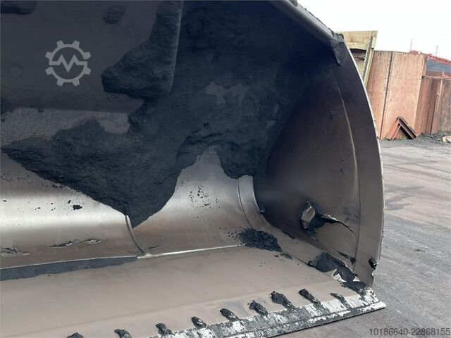 Komatsu WA600-8E0 Komatsu WA600-8E0
