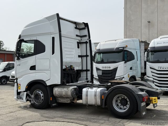 Standard tractor unit Iveco SWAY 490