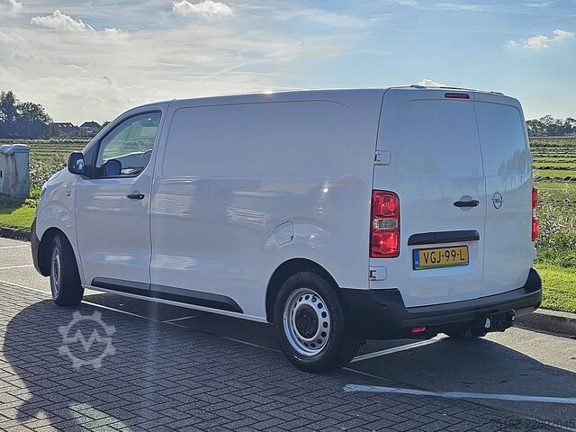 High-roof van OPEL VIVARO 1.5 L2 Navi NAP Euro6 Airco Trekhaak 3-Z...