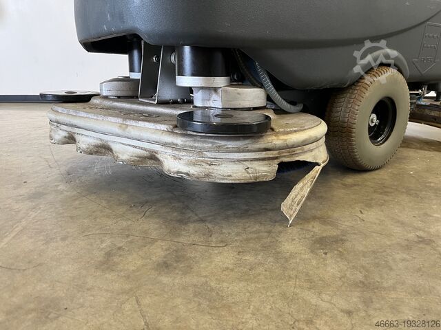 Scrubber-dryer machine Only 22 operating hours. Nilfisk BA751