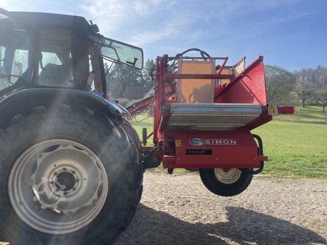 Simon S3B carrot harvester tractor-mounted, single-row with hopper SIMON S3B