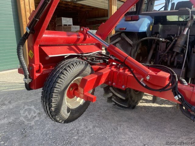 Simon S3B carrot harvester tractor-mounted, single-row with hopper SIMON S3B