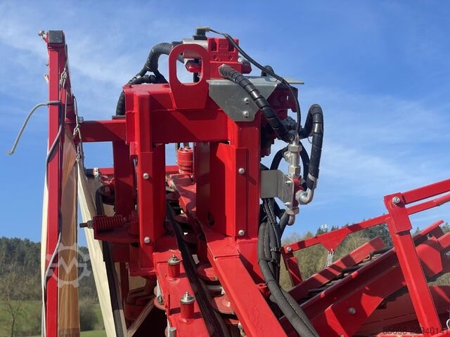 Simon S3B carrot harvester tractor-mounted, single-row with hopper SIMON S3B