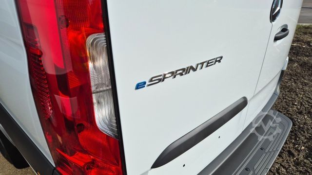 Minibus MERCEDES-BENZ Sprinter 420 Elektro bis zu 19 Schlafsessel