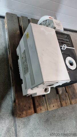 Rotary vane vacuum pump Leybold SV200