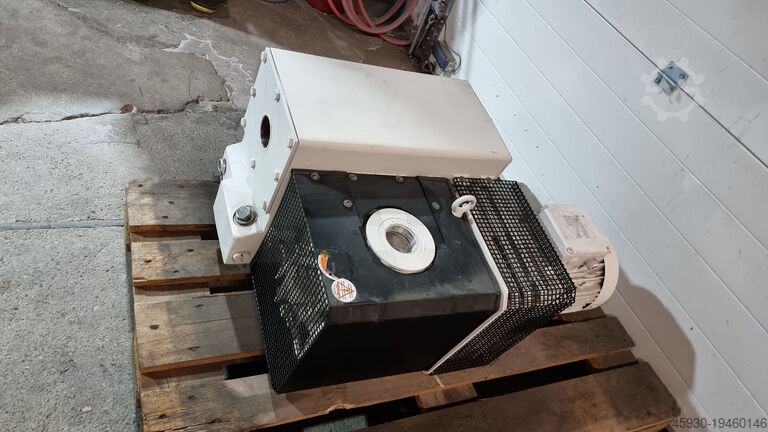 Rotary vane vacuum pump Leybold SV200